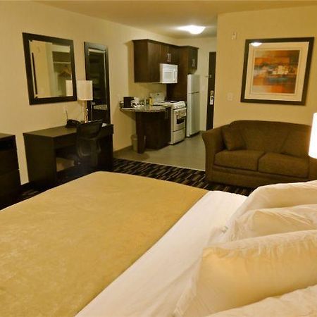 Western Star Inn & Suites Stoughton Стая снимка