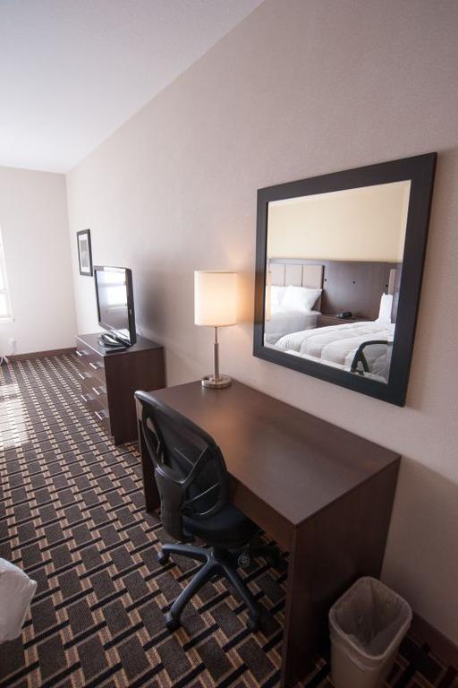 Western Star Inn & Suites Stoughton Стая снимка