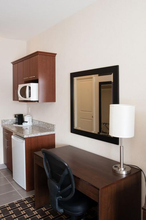 Western Star Inn & Suites Stoughton Стая снимка