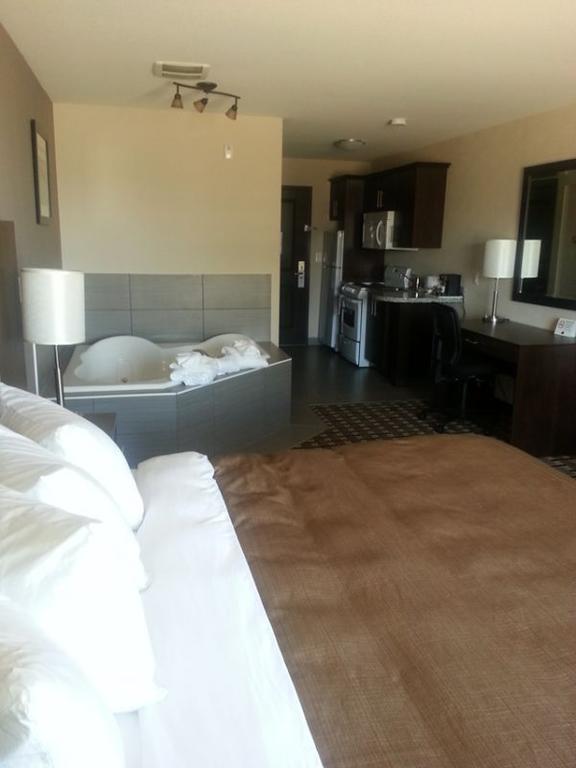 Western Star Inn & Suites Stoughton Екстериор снимка